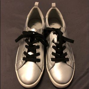 BRAND NEW gap tennis shoes